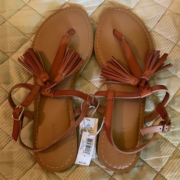 Old Navy Shoes - NWT- Women’s Old Navy tassel sandals size 8